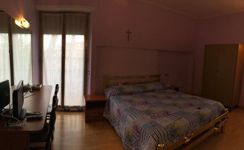 Casa Nostra Signora Hotel Isola Farnese Buitenkant foto